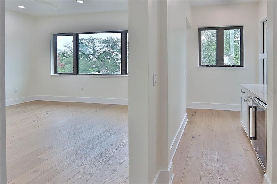 Spacious, unfurnished interior of a new home in , Tampa (Image 21).