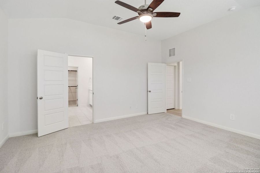 Spacious, unfurnished interior of a new home in Thomas Pond, San Antonio (Image 44). Spacious, unfurnished interior of a new home in Thomas Pond, San Antonio (Image 44).