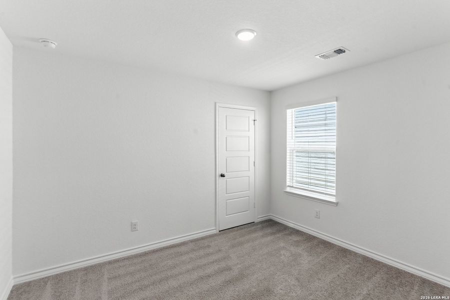 Spacious, unfurnished interior of a new home in Lily Springs, Seguin (Image 12).
