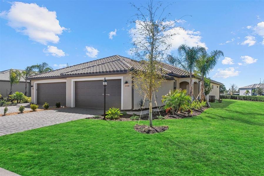Front exterior of a new home in Lorraine Lakes at Lakewood Ranch, Lakewood Ranch, FL, highlighting curb appeal (Image 2).