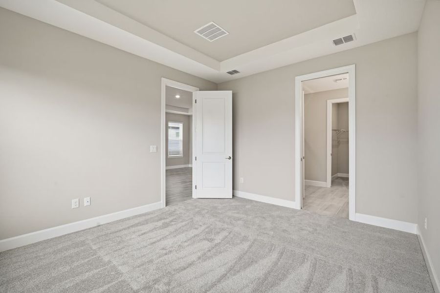 Spacious, unfurnished interior of a new home in Esplanade at Wiregrass Ranch, Wesley Chapel (Image 13).
