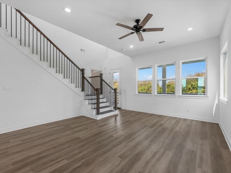 Spacious, unfurnished interior of a new home in , Galveston (Image 19).