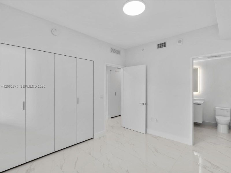 Spacious, unfurnished interior of a new home in , Miami (Image 38).