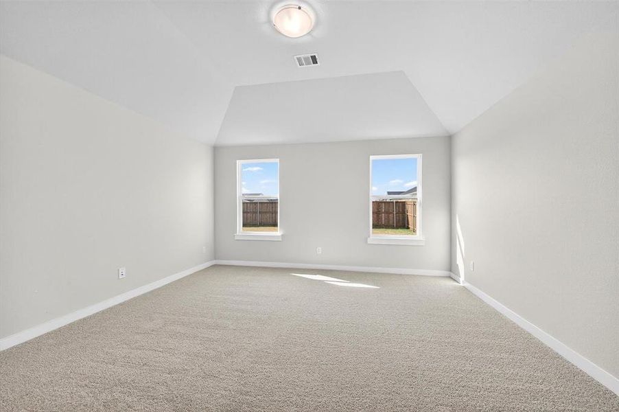 Spacious, unfurnished interior of a new home in Hickory Hill, Sherman (Image 34).