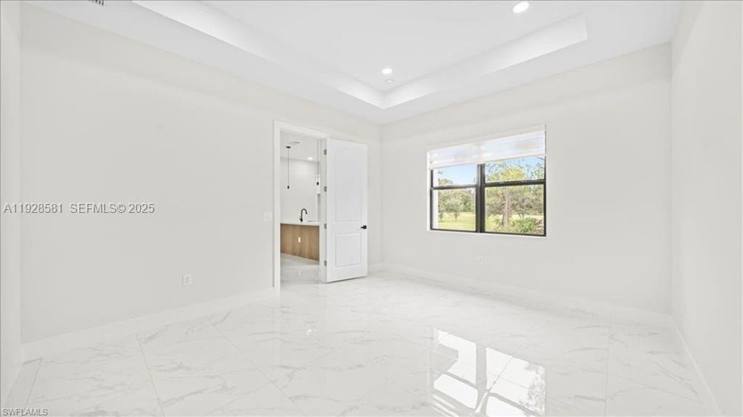 Spacious, unfurnished interior of a new home in , Lehigh Acres (Image 31).