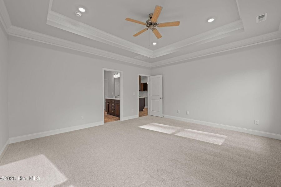 Spacious, unfurnished interior of a new home in Fairfield Harbour, New Bern (Image 23).