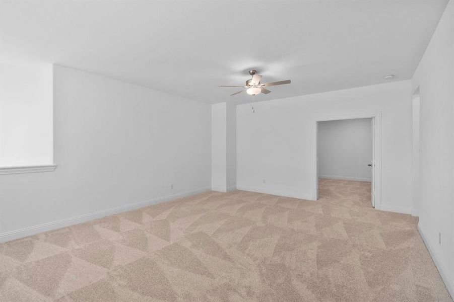 Spacious, unfurnished interior of a new home in Myrtle Creek, Waxahachie (Image 12).