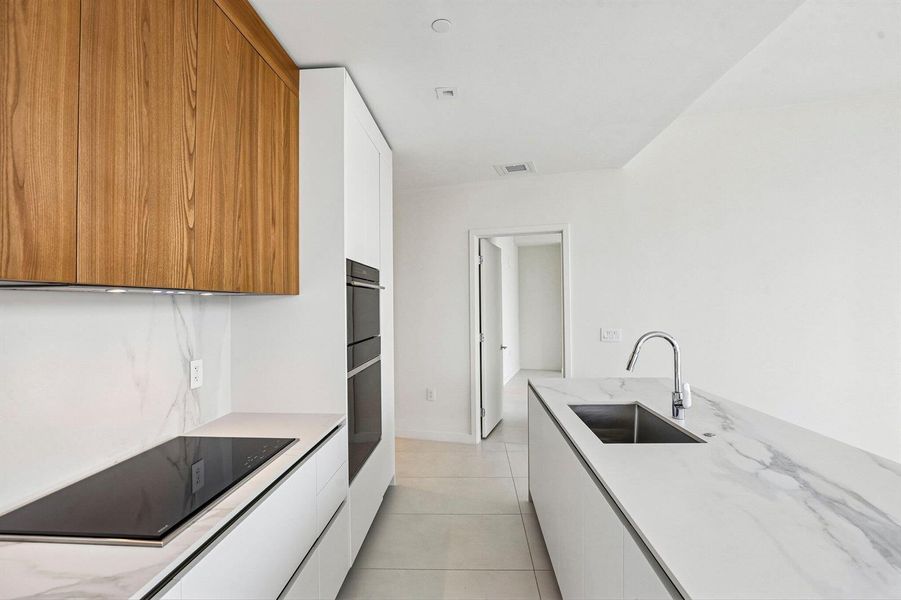 20-web-or-mls-Biscayne Blvd 201-S0409-02