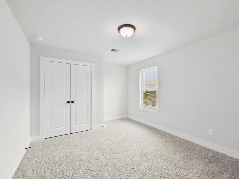 Spacious, unfurnished interior of a new home in Lago Mar, Texas City (Image 34).