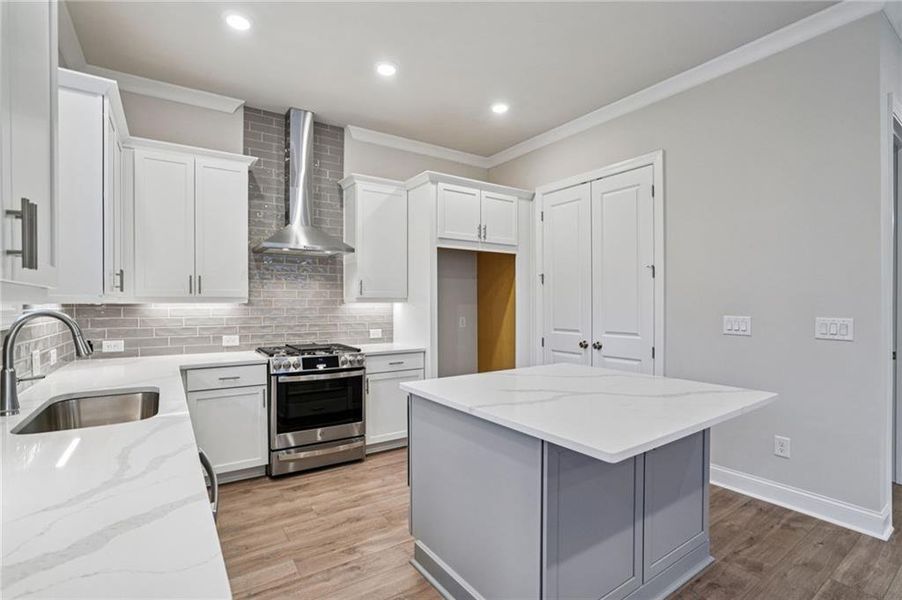 Furnished interior view inside a new home in Aberdeen, Hoschton (Image 10).