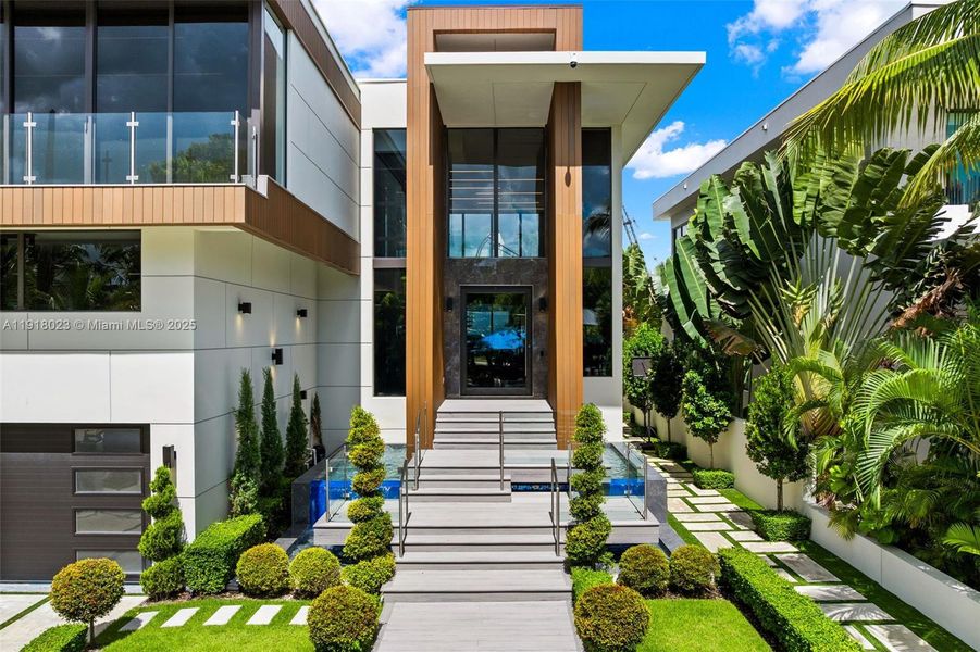 Exterior details and patio area of a home in , Miami (Image 29).