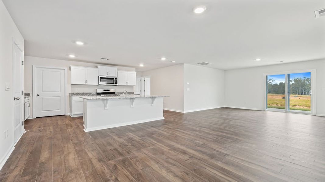 Spacious, unfurnished interior of a new home in Baxter Village, Boiling Springs (Image 18).