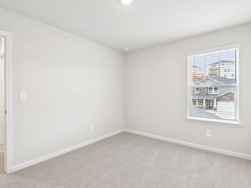 Spacious, unfurnished interior of a new home in Ivey Township, Dallas (Image 13).