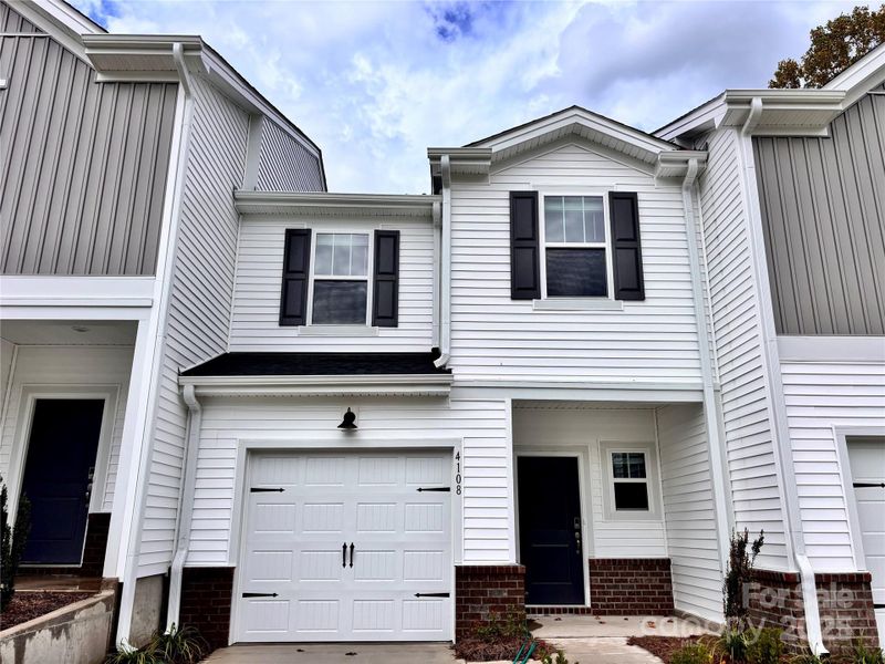 Exterior details and patio area of a home in Galloway Ridge, Charlotte (Image 1).
