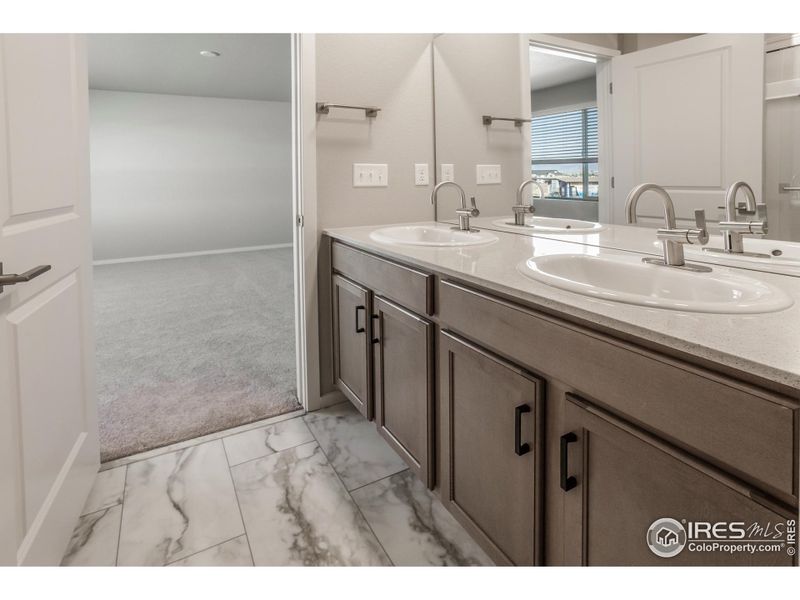 EXAMPLE PHOTO: MASTER BATH