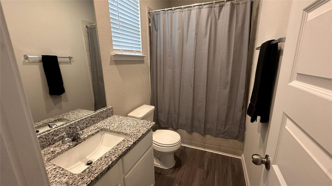 Furnished interior view inside a new home in Hunter's Creek, Huntsville (Image 12).