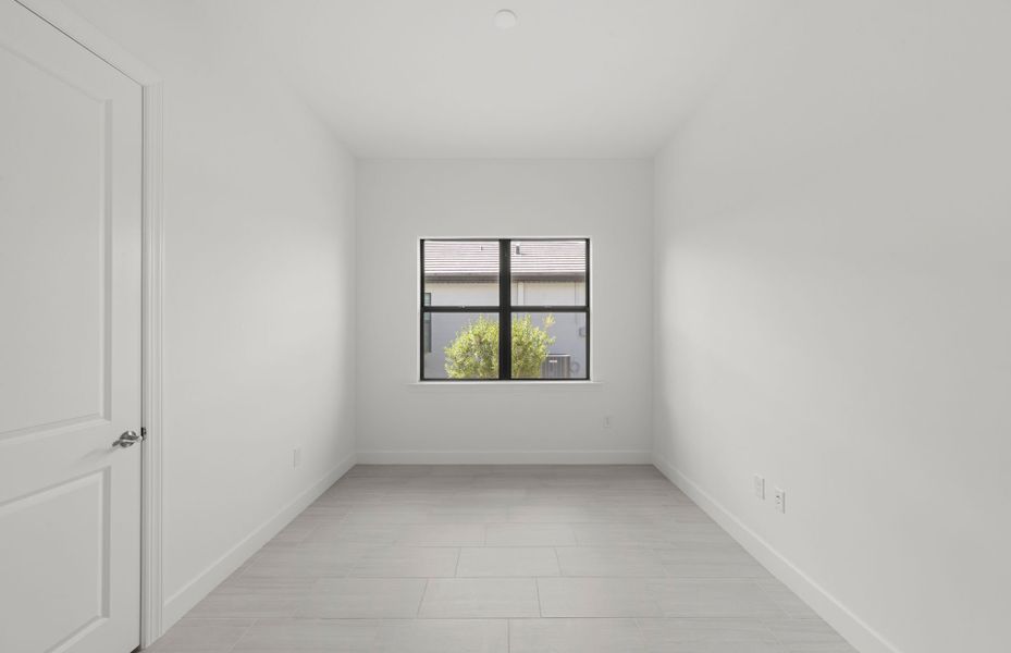 Spacious, unfurnished interior of a new home in Terreno, Naples (Image 14).