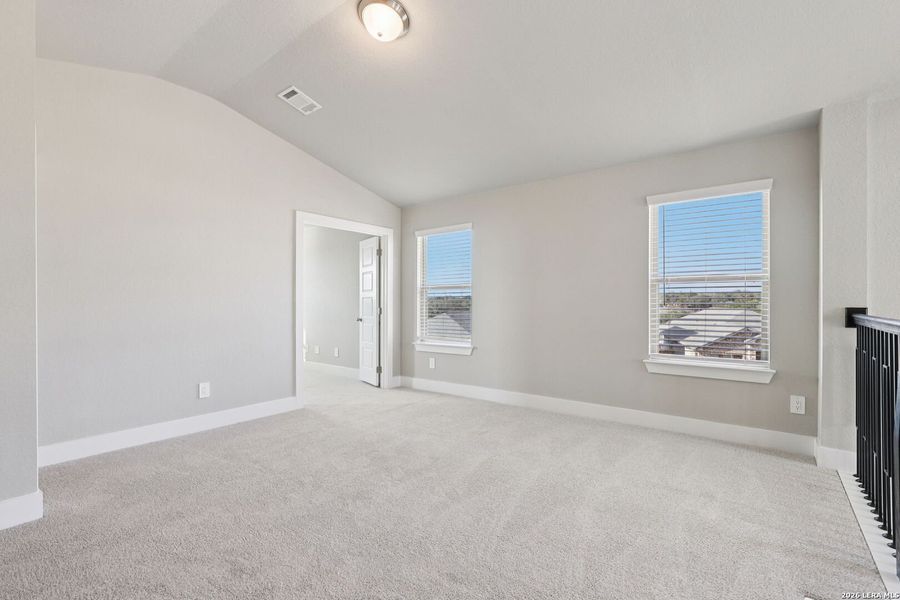Spacious, unfurnished interior of a new home in Lark Canyon, New Braunfels (Image 46).