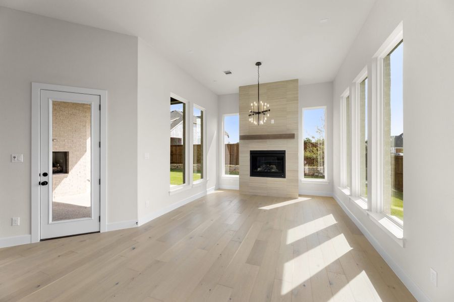 Representative unfurnished interior of a home built from the 5511 by Tradition Homes in Mustang Lakes, McKinney (Image 21).