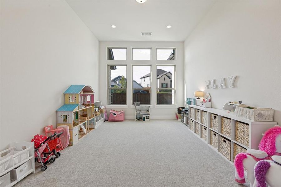 Furnished interior view inside a new home in Reunion, Rhome (Image 19).