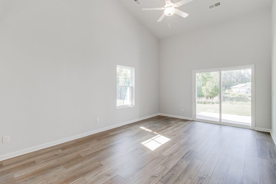 Spacious, unfurnished interior of a new home in Bluefield, Lexington (Image 18).