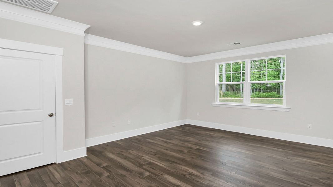 Spacious, unfurnished interior of a new home in Sease's Pond, Gilbert (Image 19).