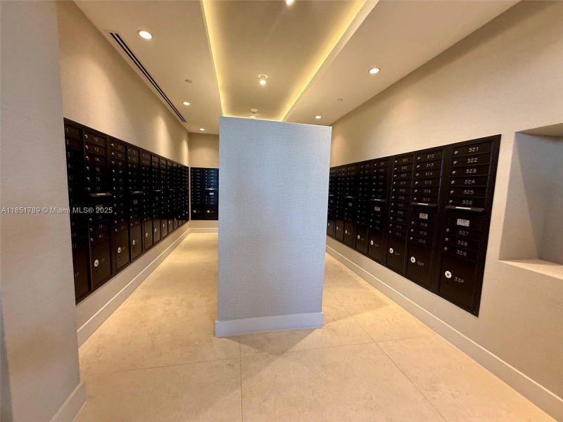 Spacious, unfurnished interior of a new home in Aria Reserve, Miami (Image 6).