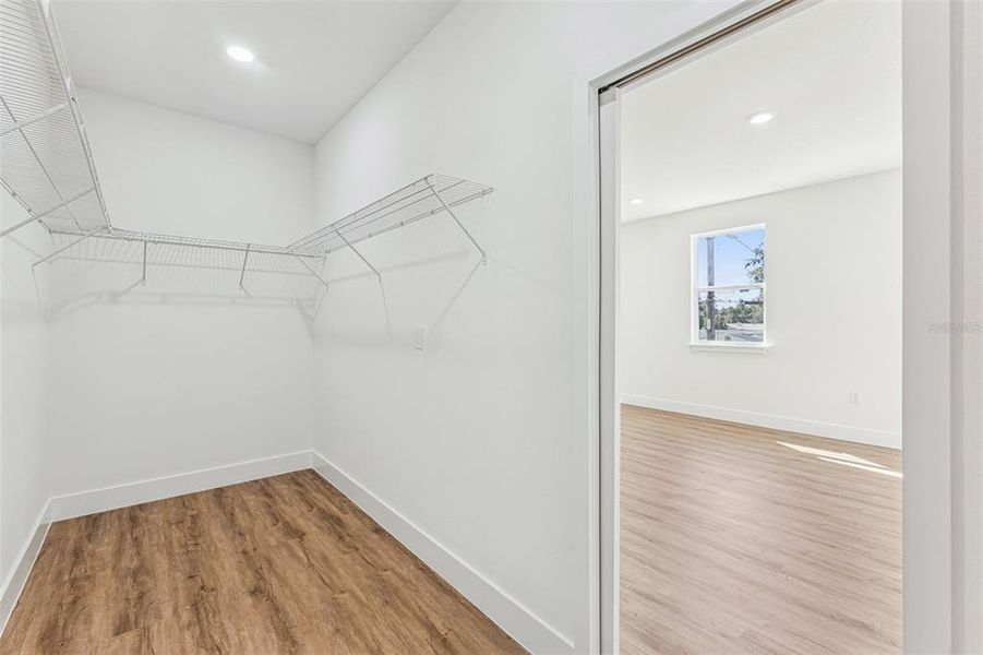 Spacious, unfurnished interior of a new home in , Belle Isle (Image 20).