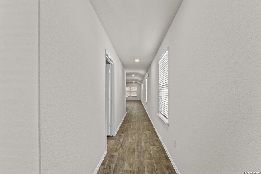Spacious, unfurnished interior of a new home in Laurel Vistas, San Antonio (Image 14).