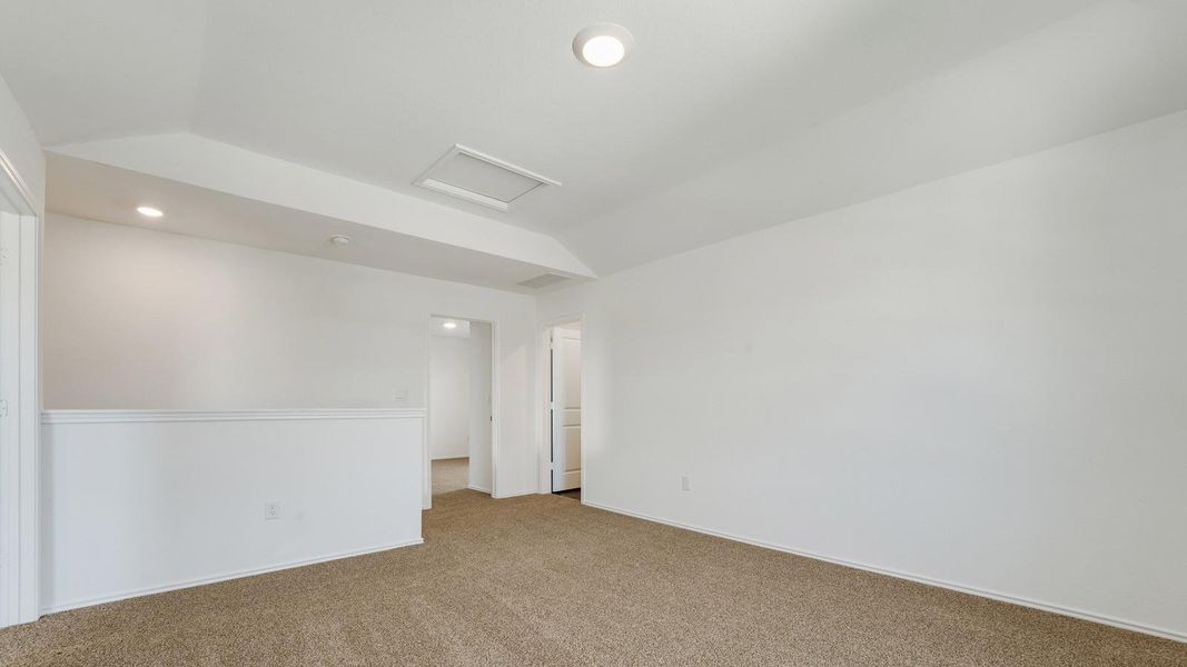 Spacious, unfurnished interior of a new home in Durango, Mustang Ridge (Image 20).