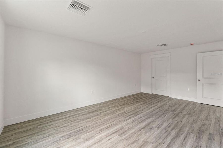 Spacious, unfurnished interior of a new home in , Weeki Wachee (Image 22).