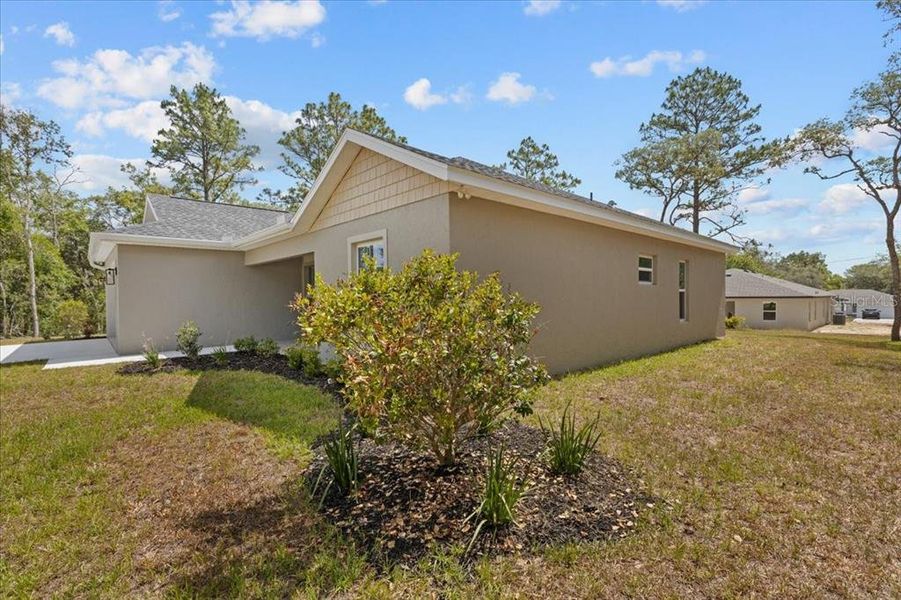 Exterior details and patio area of a home in , Citrus Springs (Image 29).