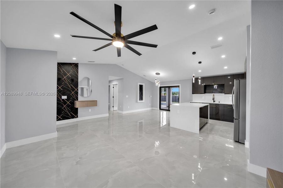 Spacious, unfurnished interior of a new home in , Cape Coral (Image 18).