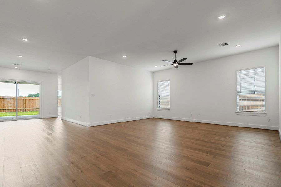 Spacious, unfurnished interior of a new home in Hallimore Ranch, Rosenberg (Image 19). Spacious, unfurnished interior of a new home in Hallimore Ranch, Rosenberg (Image 19).