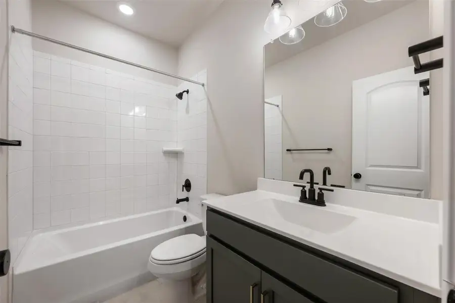 Representative images and renderings are for illustrative purposes. Actual structural options and design finishes of home may vary.