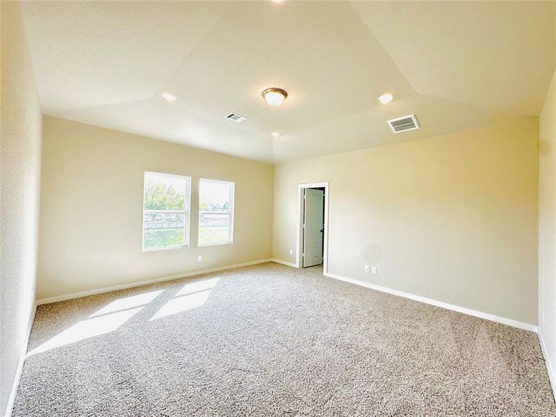 Spacious, unfurnished interior of a new home in , Houston (Image 8).