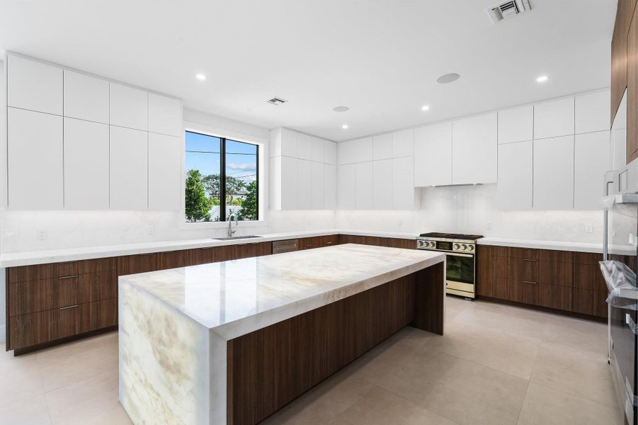 Image 37 of a home in .