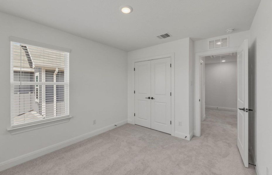 Spacious, unfurnished interior of a new home in Horizon Lake, Leander (Image 23).