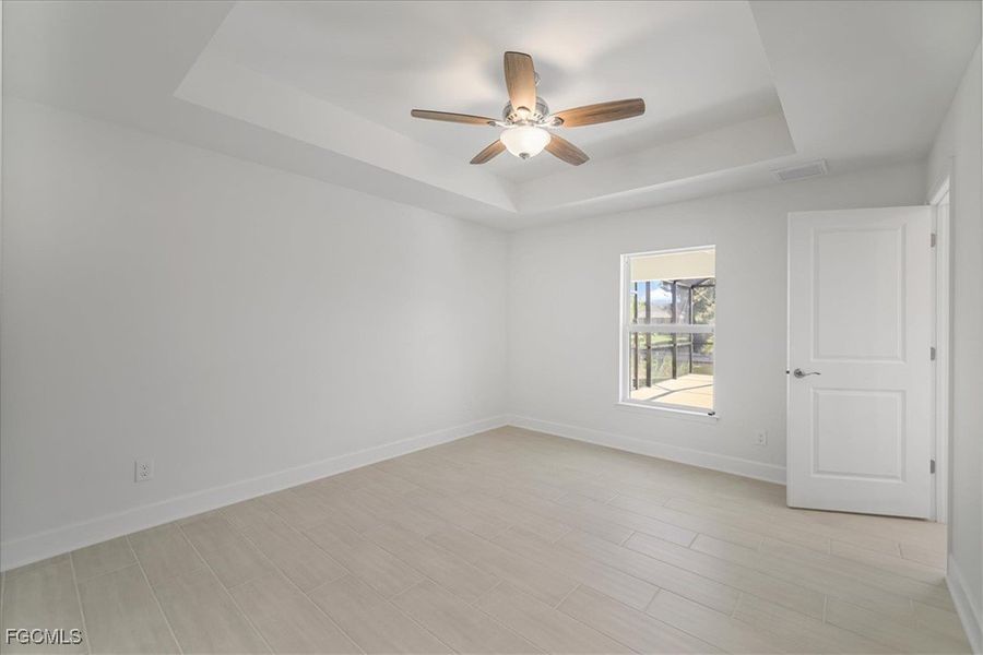 Spacious, unfurnished interior of a new home in Cape Coral, Cape Coral (Image 22).