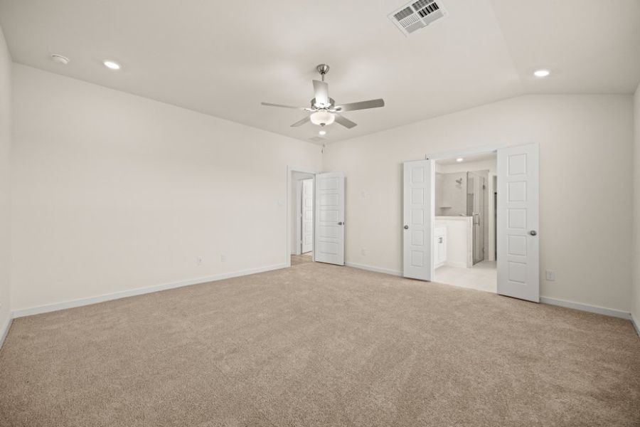 Spacious, unfurnished interior of a new home in Ashland, Houston (Image 29).