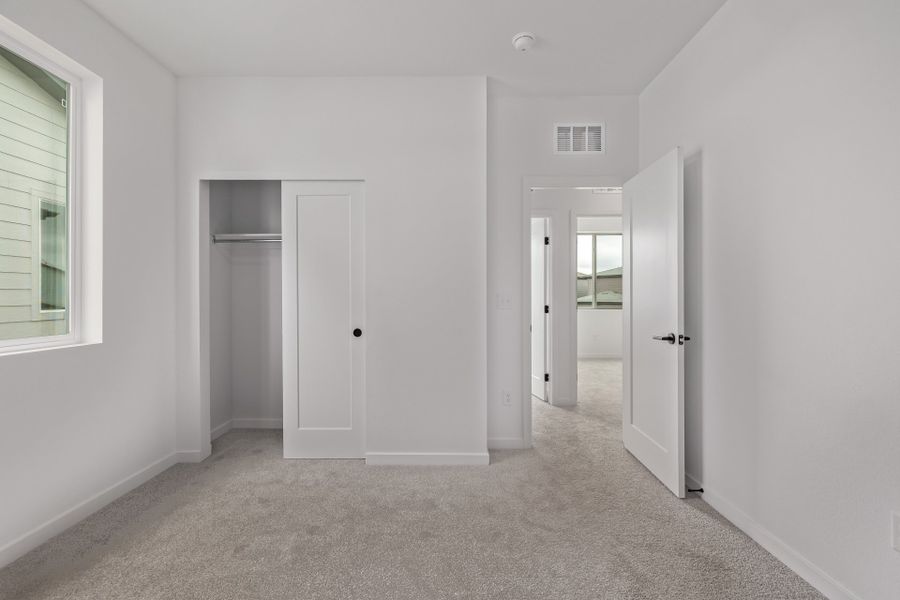 Spacious, unfurnished interior of a new home in Painted Prairie, Aurora (Image 30).