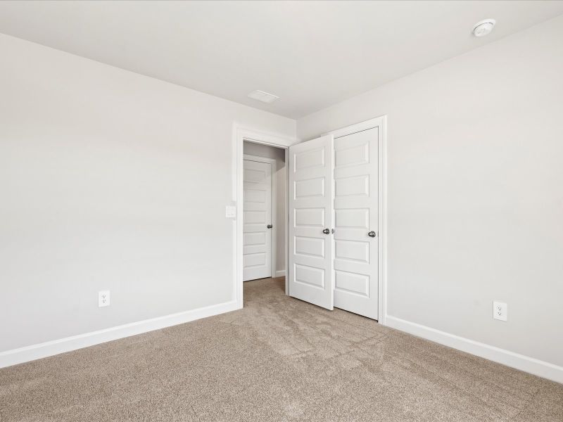Spacious, unfurnished interior of a new home in Creek Ridge - Heritage Collection, Spartanburg (Image 14).