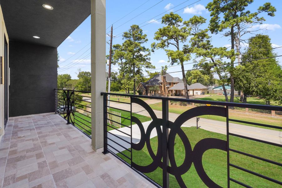 Exterior details and patio area of a home in , Channelview (Image 4).