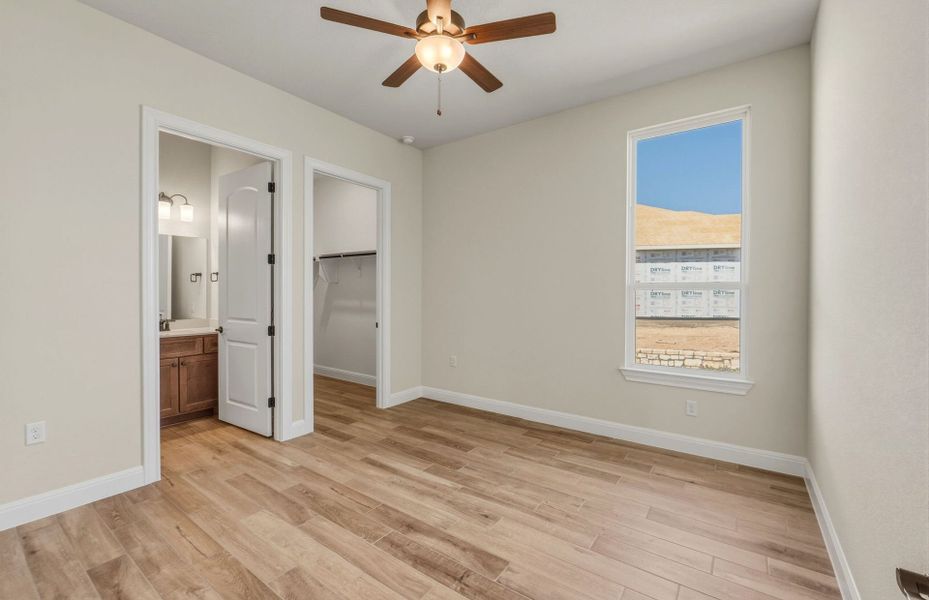 Spacious, unfurnished interior of a new home in Sun City Texas, Georgetown (Image 35).