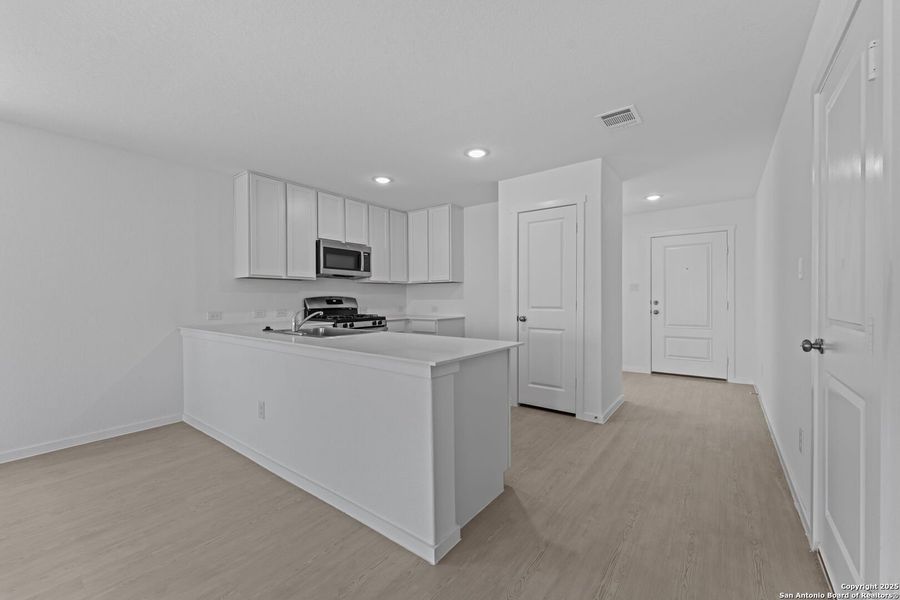 Furnished interior view inside a new home in Lodi Grove, Floresville (Image 7).