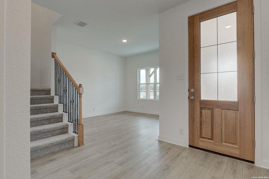 Spacious, unfurnished interior of a new home in Nopal Valley, San Antonio (Image 14).