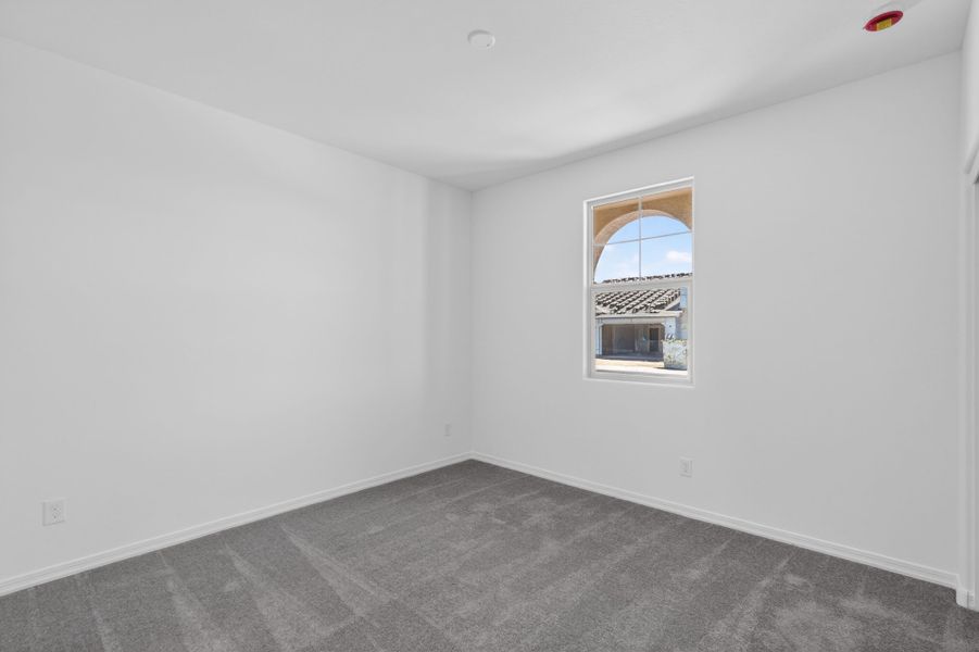 Spacious, unfurnished interior of a new home in Allen Ranches, Litchfield Park (Image 25).