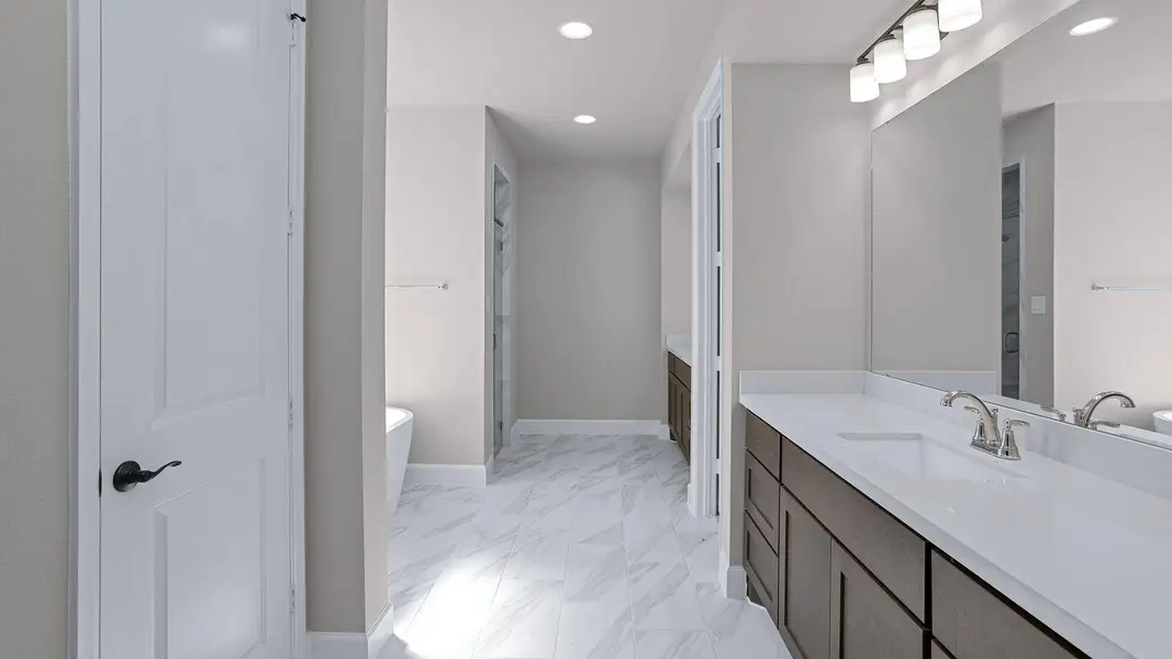 Furnished interior view inside a new home in Evergreen 70', Conroe (Image 8).