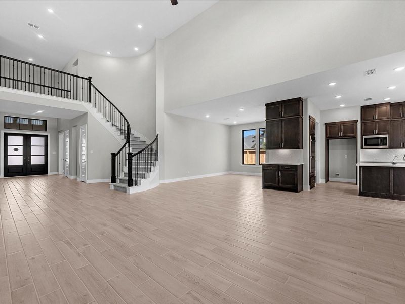 Spacious, unfurnished interior of a new home in Cross Creek Ranch 65′, Fulshear (Image 17). Spacious, unfurnished interior of a new home in Cross Creek Ranch 65′, Fulshear (Image 17).