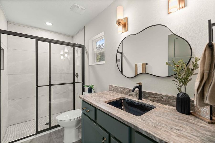 Furnished interior view inside a new home in , Dunnellon (Image 13).